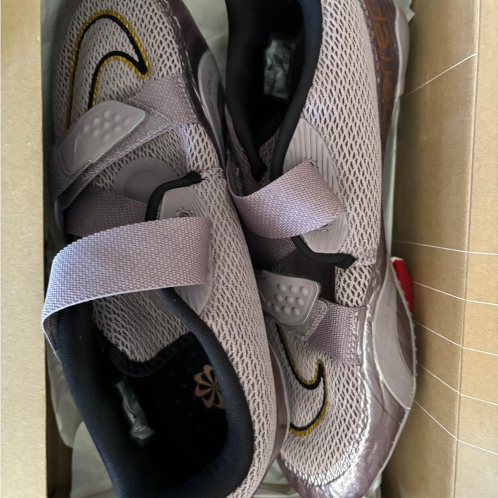 Nike Women’s spin shoes